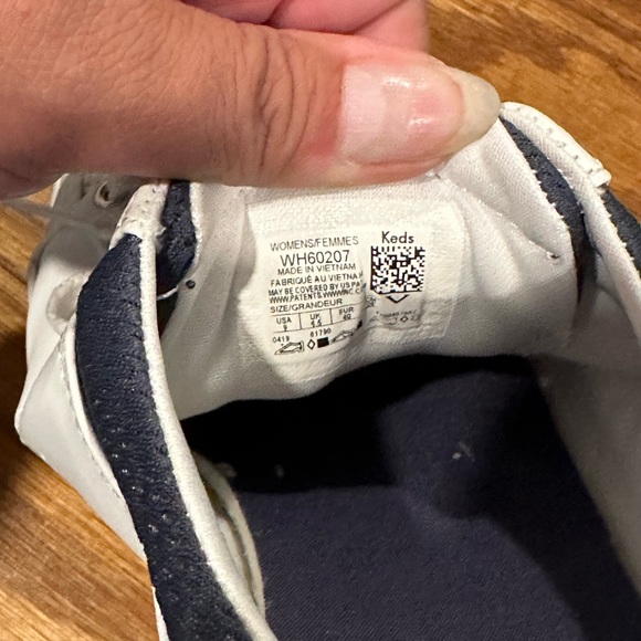 Keds Woman's Courty Leather White
Lace-up closure Sneakers Size 9 - Picture 9 of 10